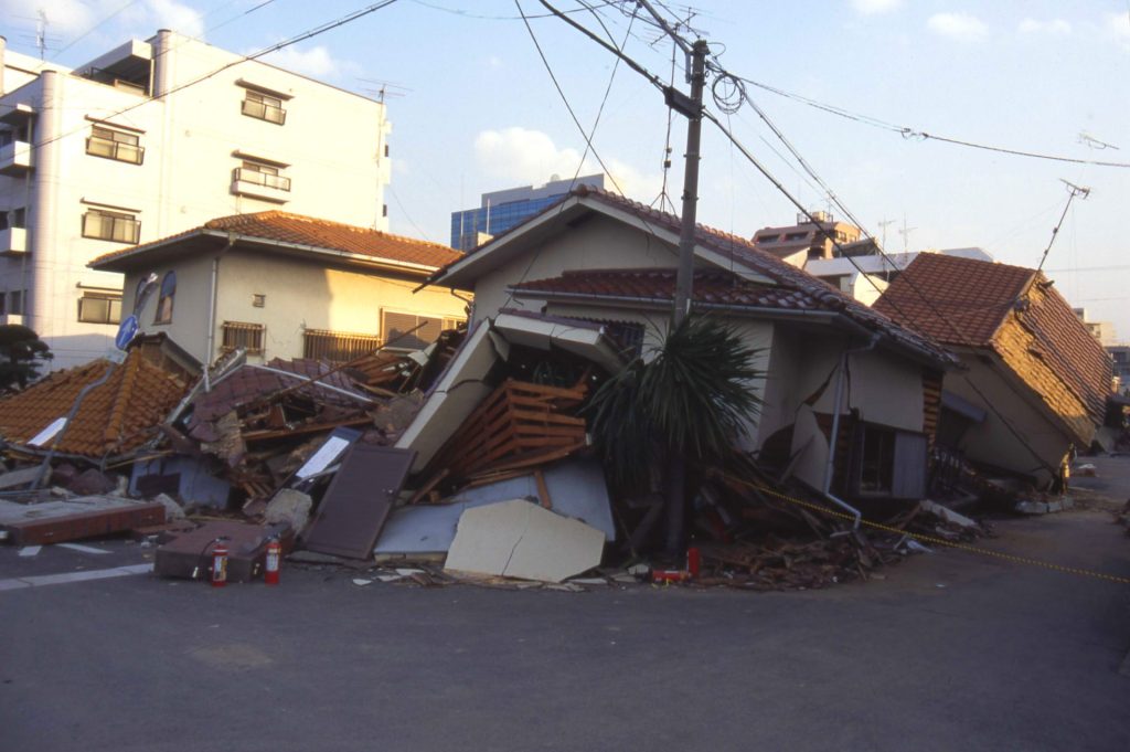 兵庫県南部地震　建物倒壊の様子